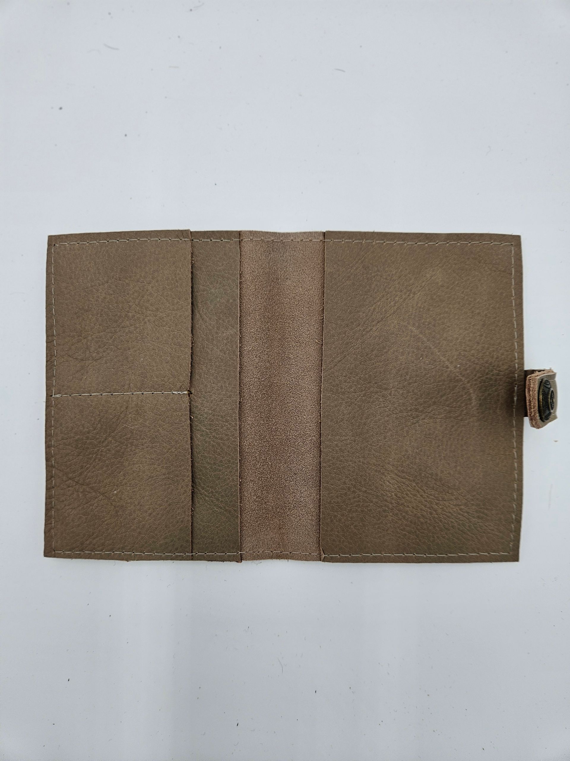 Paspoorthoes printed / shiny beige