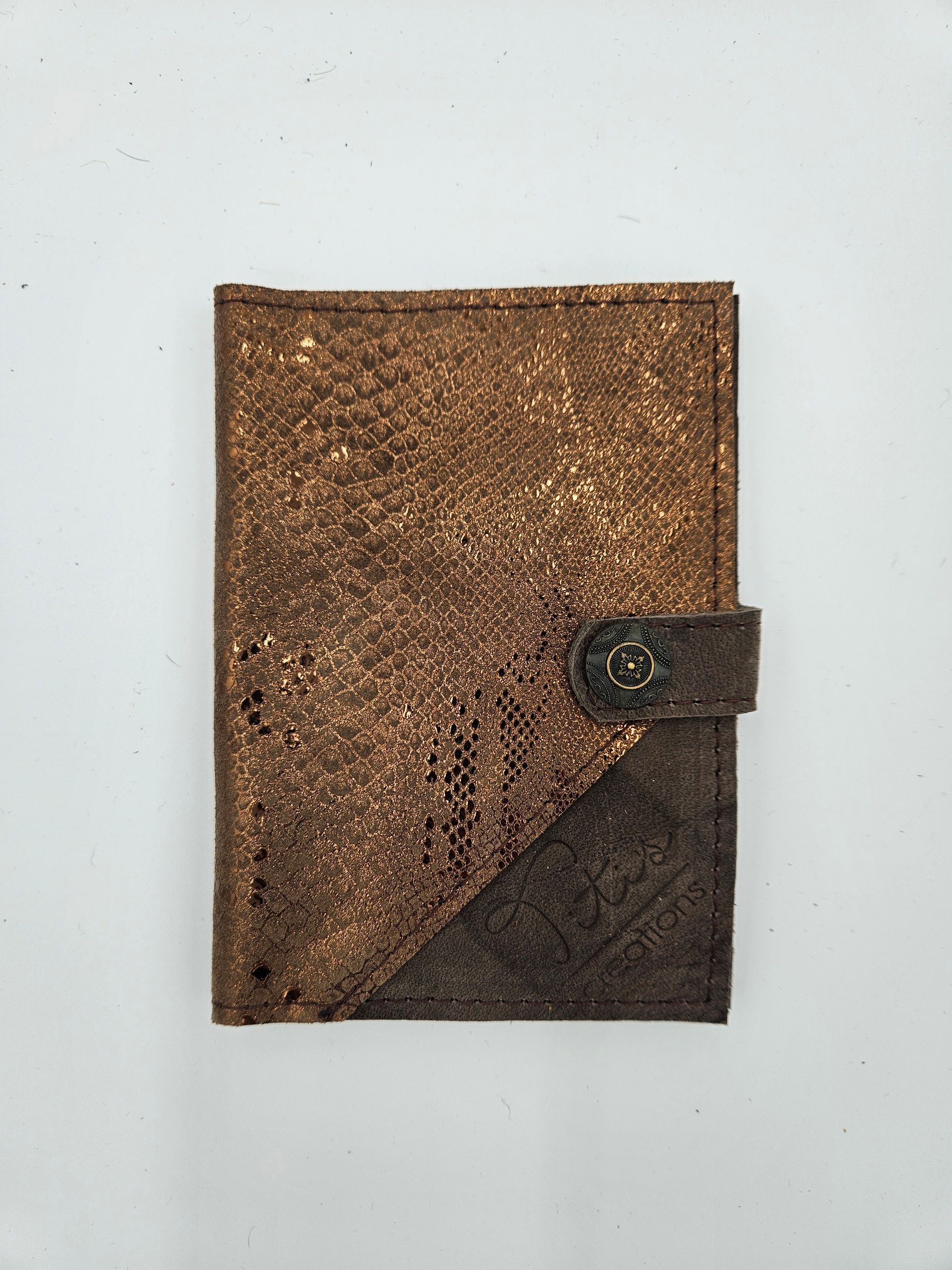 Paspoorthoes printed / shiny choco