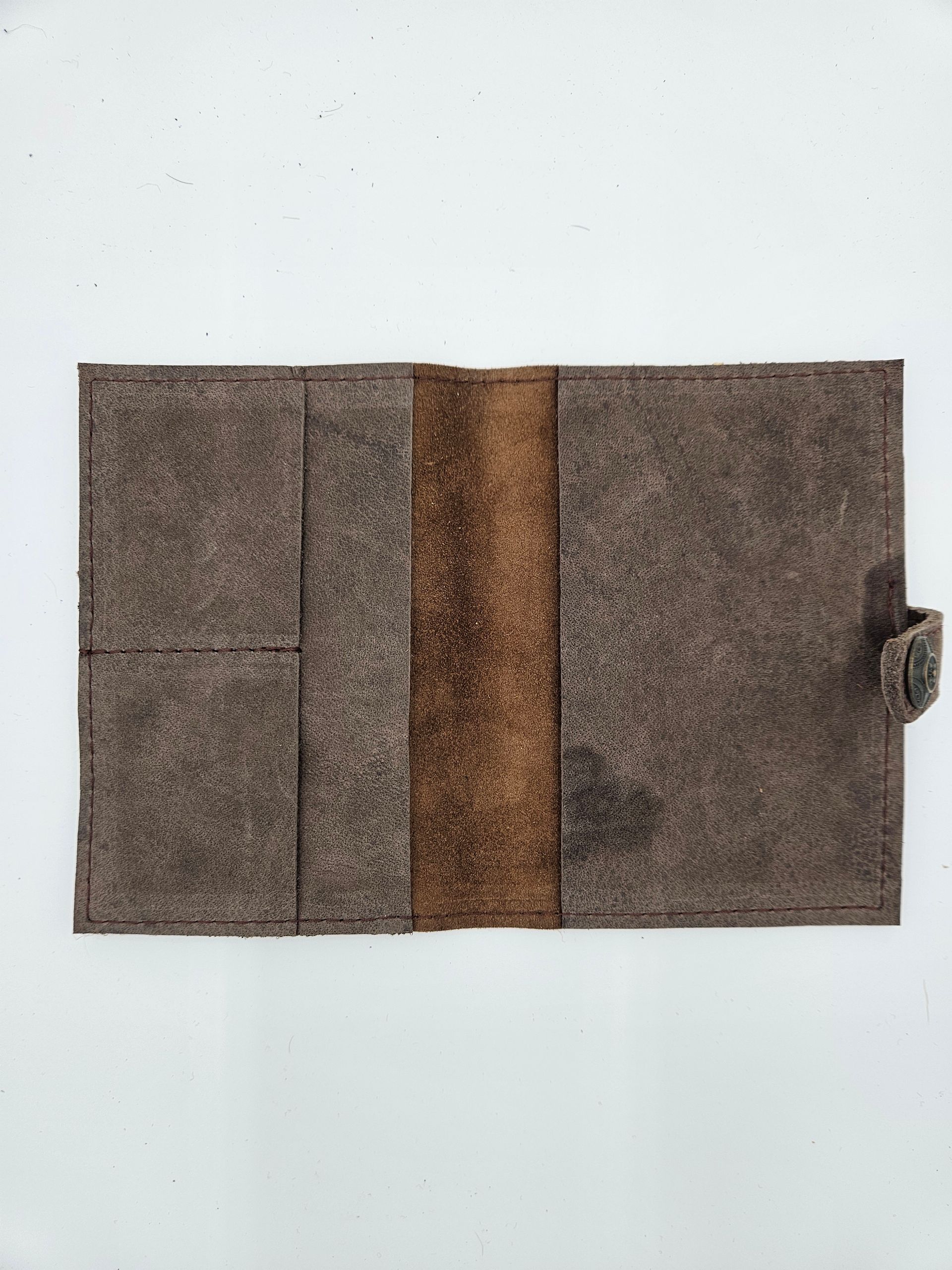 Paspoorthoes printed / shiny choco