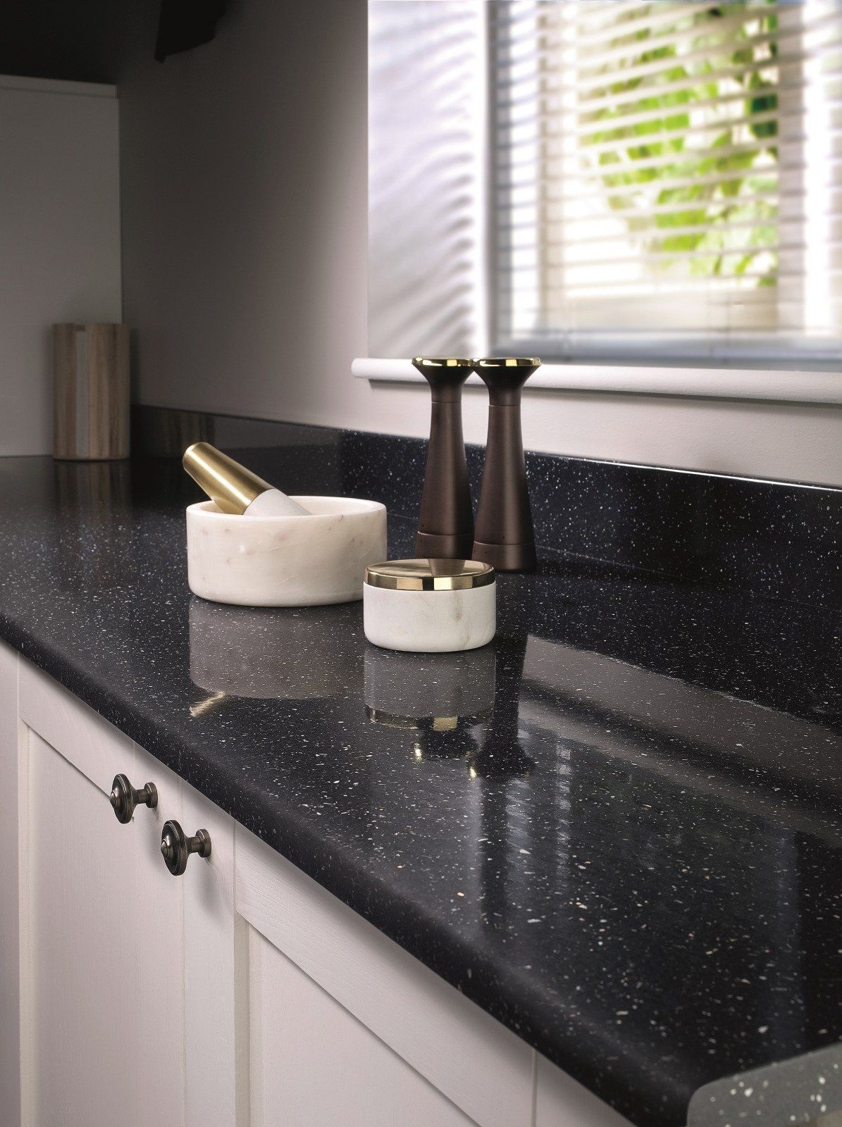 Omega Black Quartz Gloss