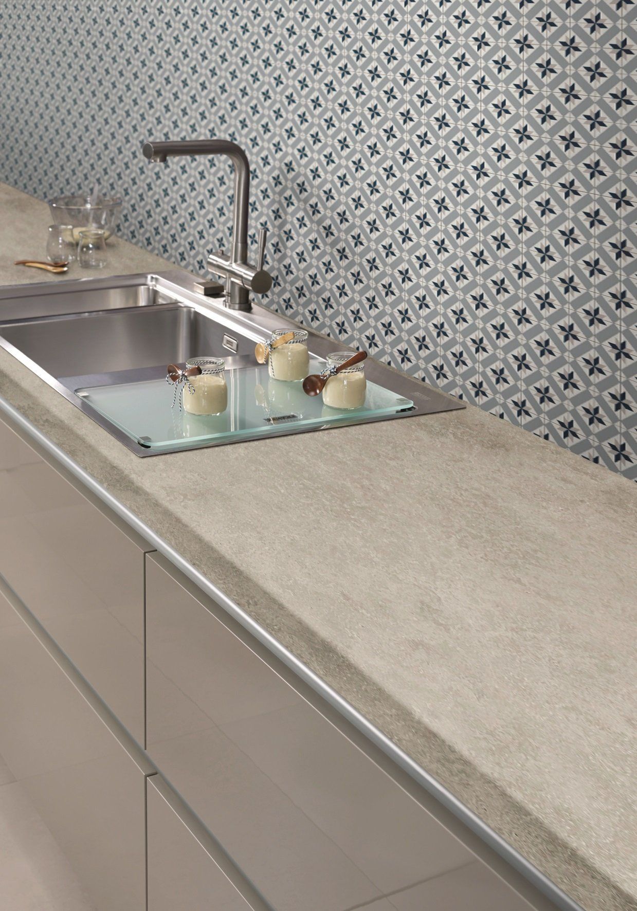 Options Element Roche - Vista Kaleidoscope Cool Blue Acrylic