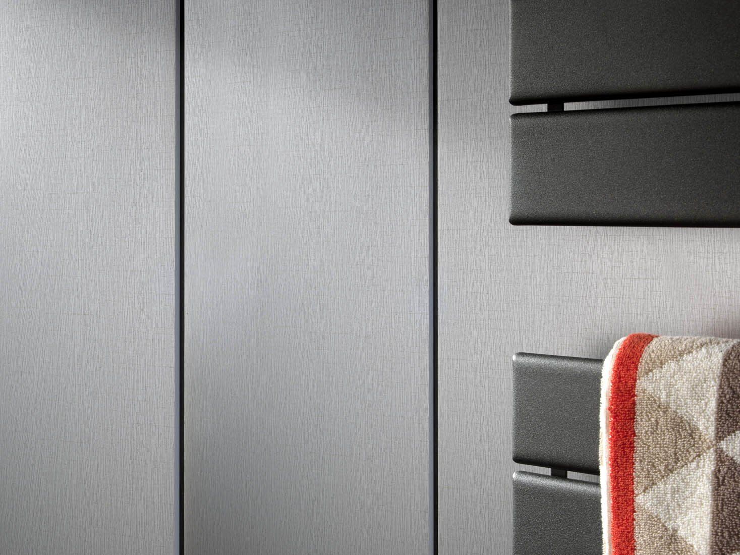 SILVER GREY FOIL CAMEO DETAIL