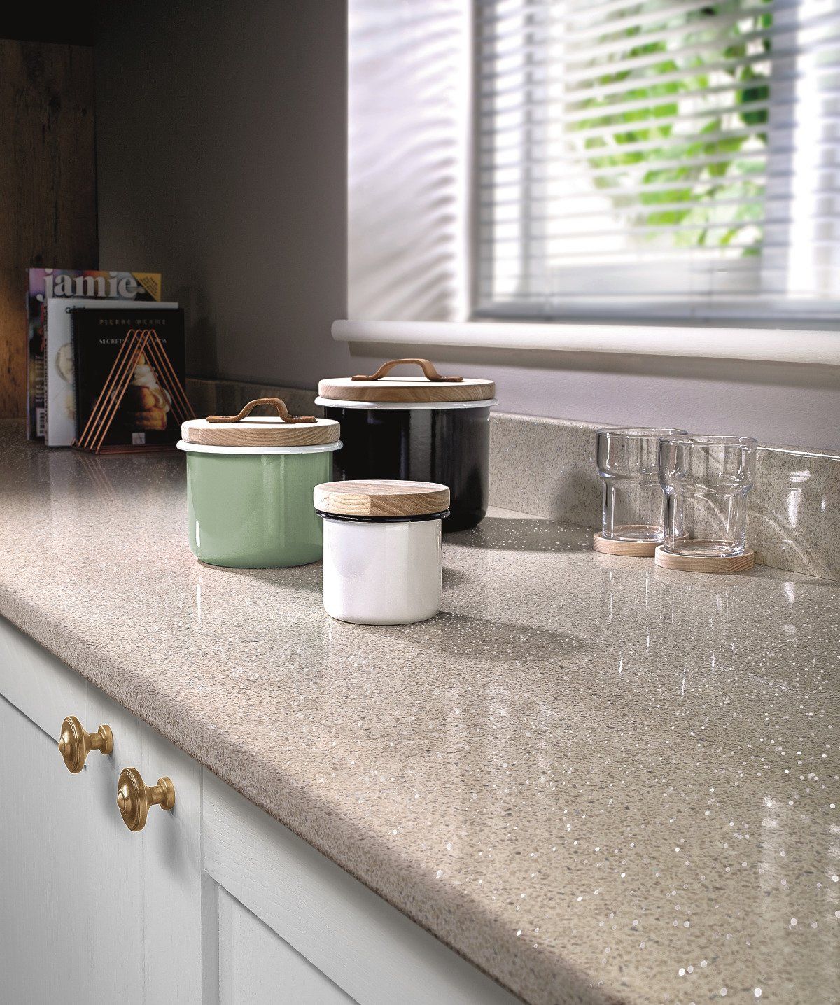 Omega Vanilla Quartz Gloss