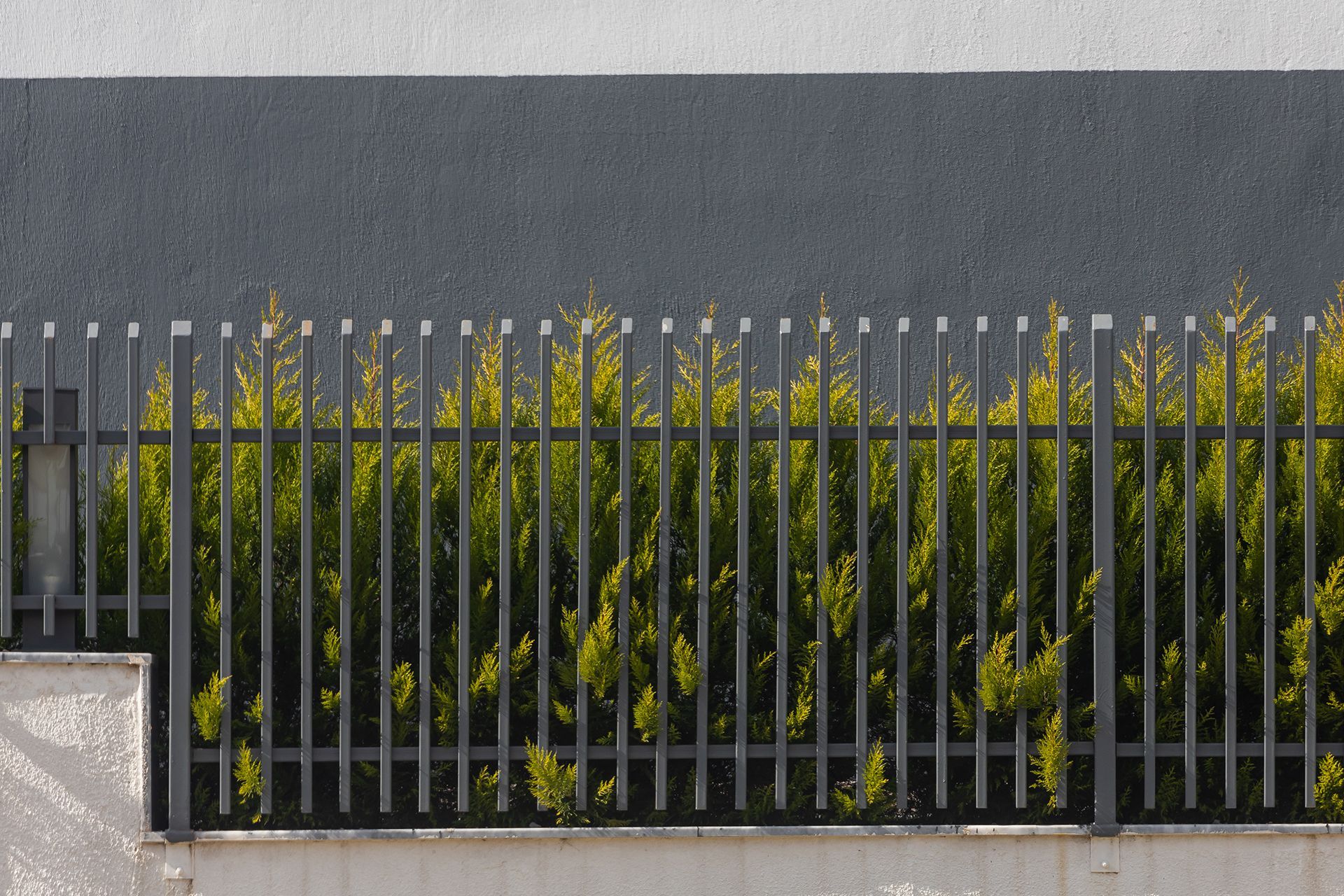 Exploring the Benefits of Iron Fencing