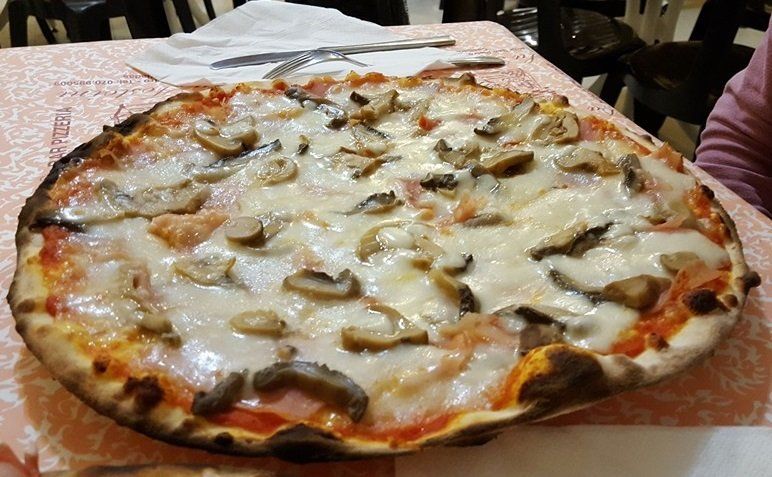 pizza con funghi