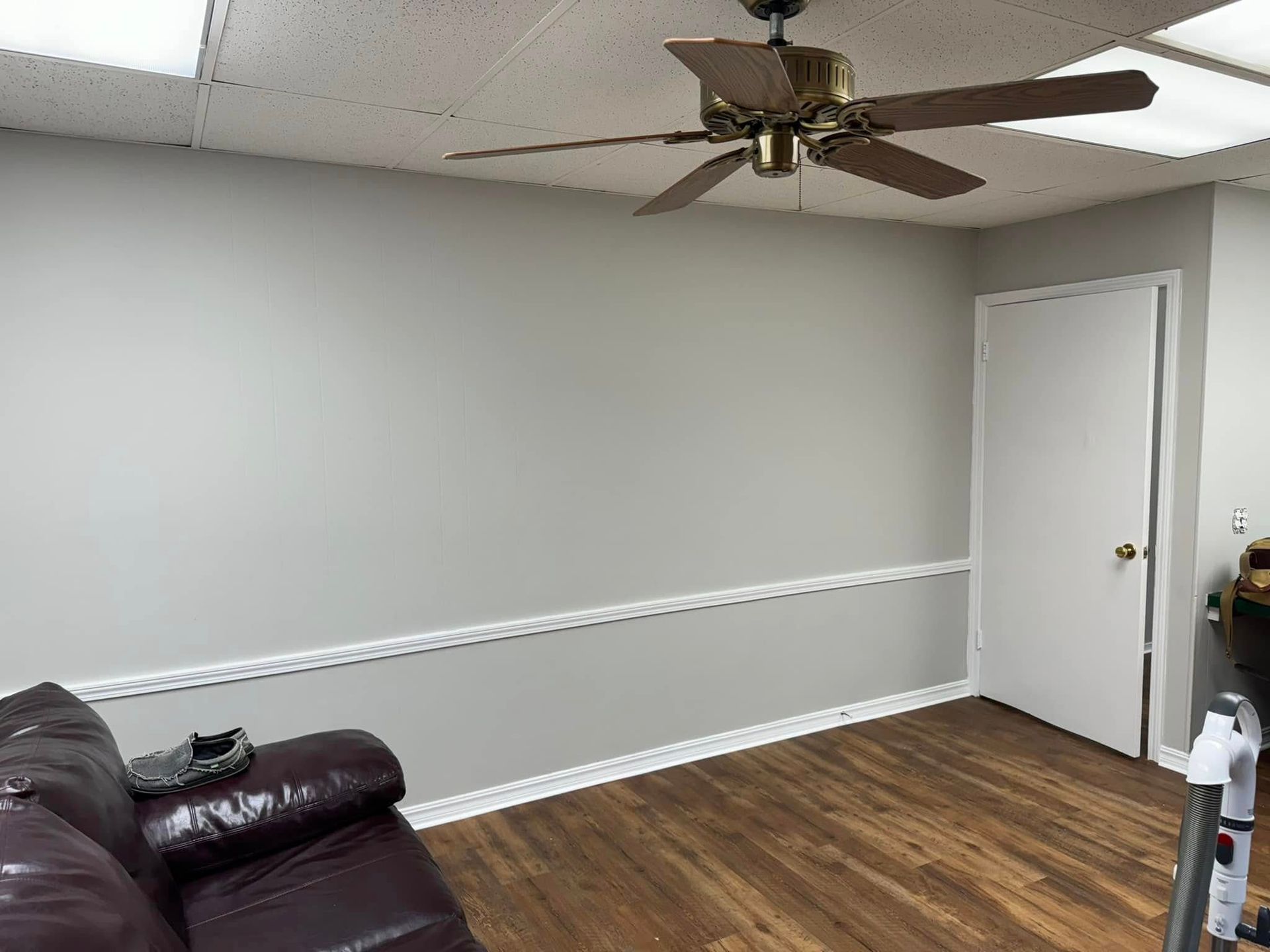 A living room with a ceiling fan and a couch.
