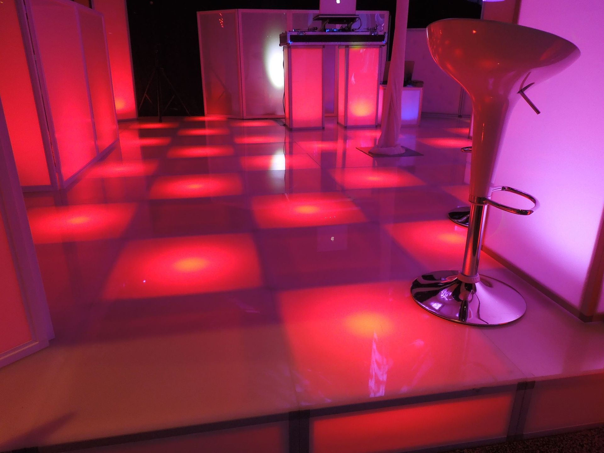 Boston Wireless Uplighting by Party Time Events - Cyan & Pink