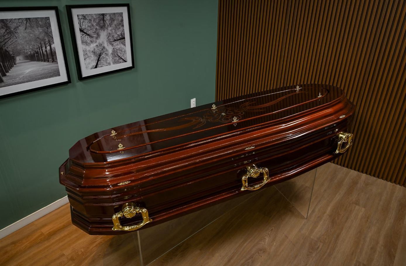 Role of Caskets & Vaults in Traditional Funeral Services