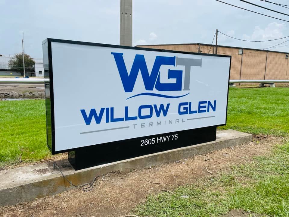 Hazmat warning sign: flames, health hazard, exclamation point.