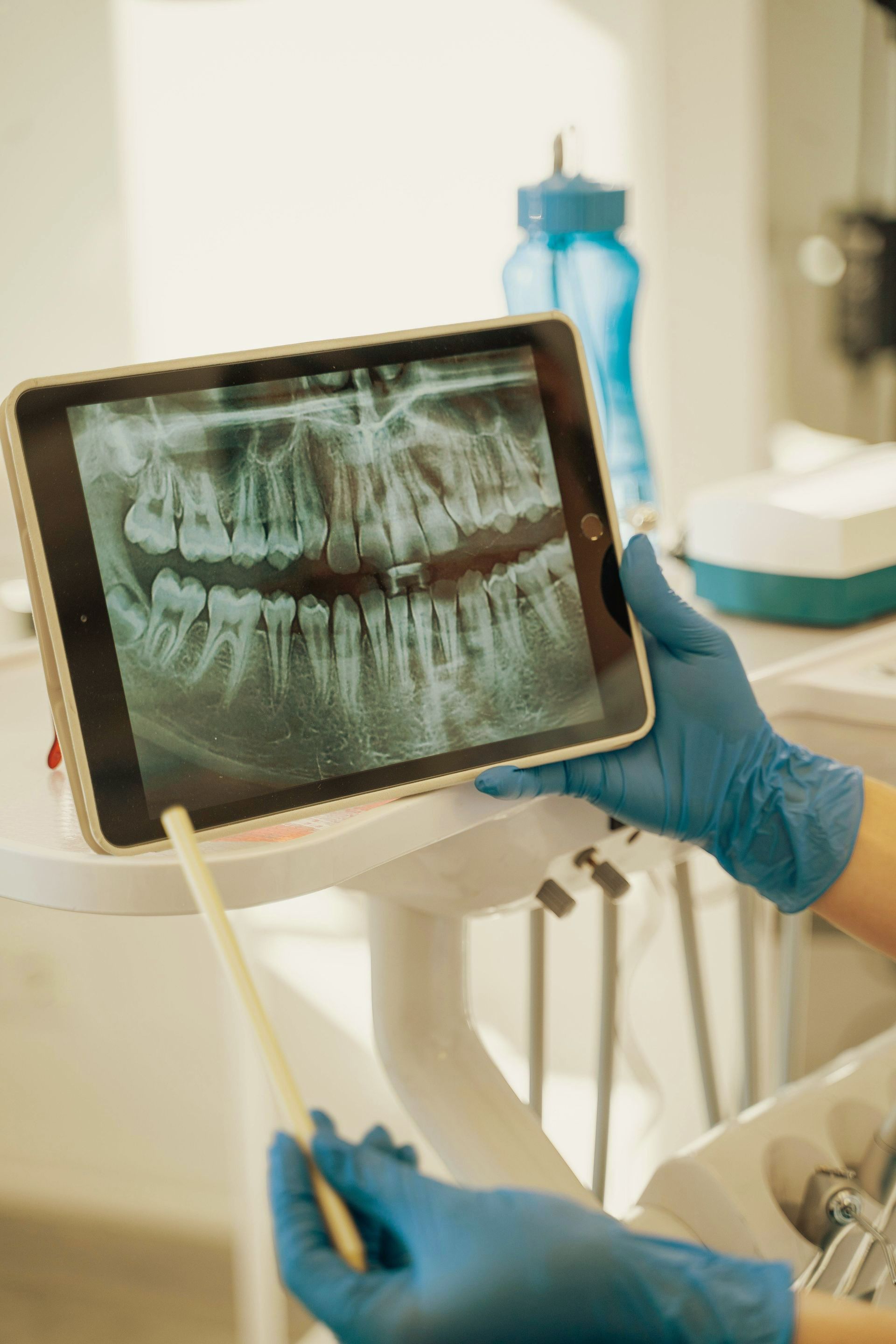 Imagem de uma paciente da Dra. Anna Leal - realizando os procedimento iniciais de uma cirurgia de  Cirurgia BucoMaxiloFacial