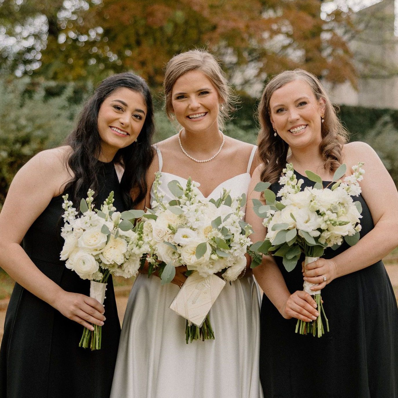 Picture of 3 bridesmaids 