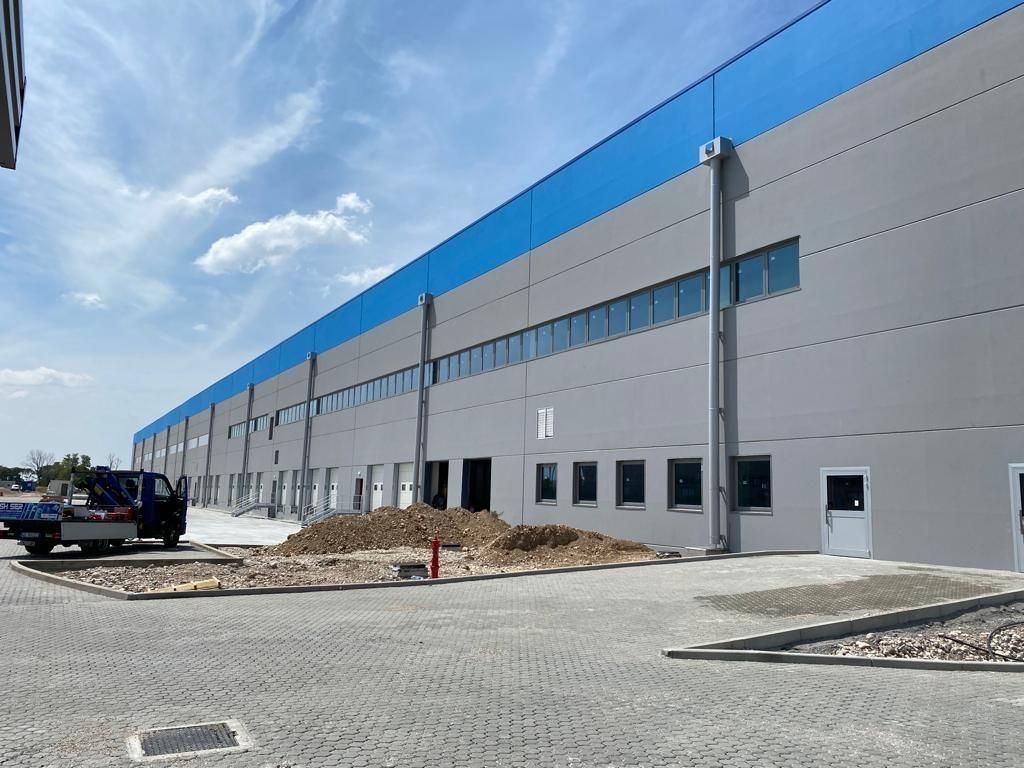 finestre di un magazzino