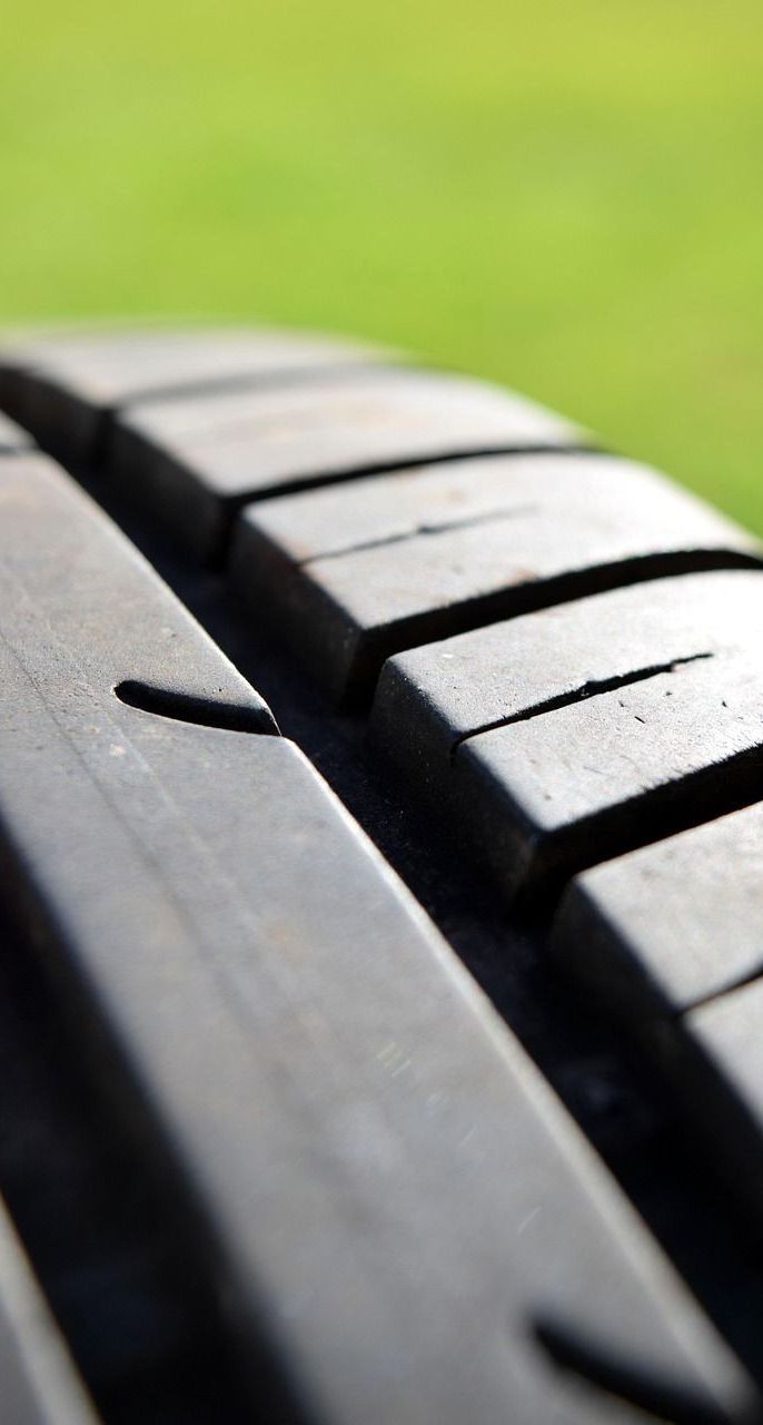 A close up of a tire with a green background