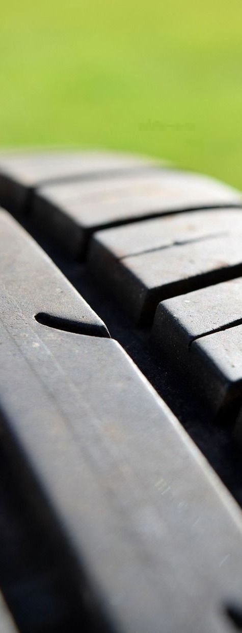 A close up of a tire with a green background