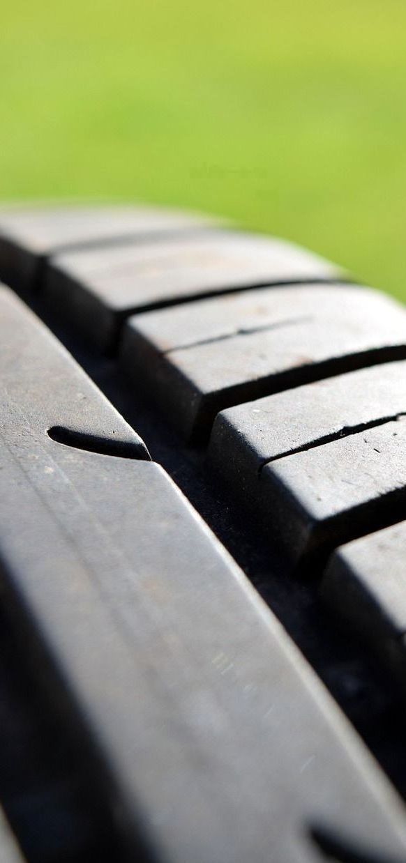 A close up of a tire with a green background