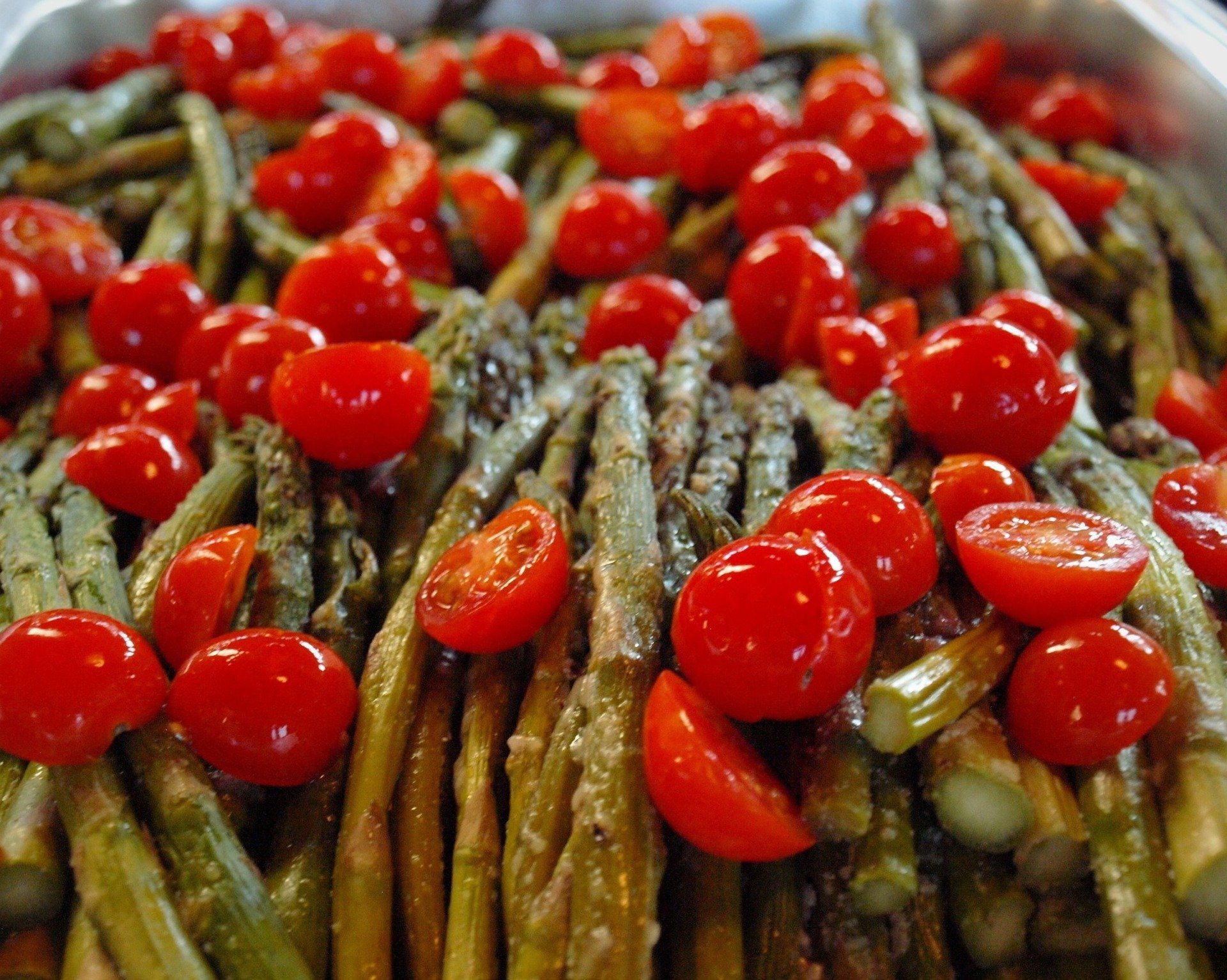 asparagus with cherry tomatoes on top