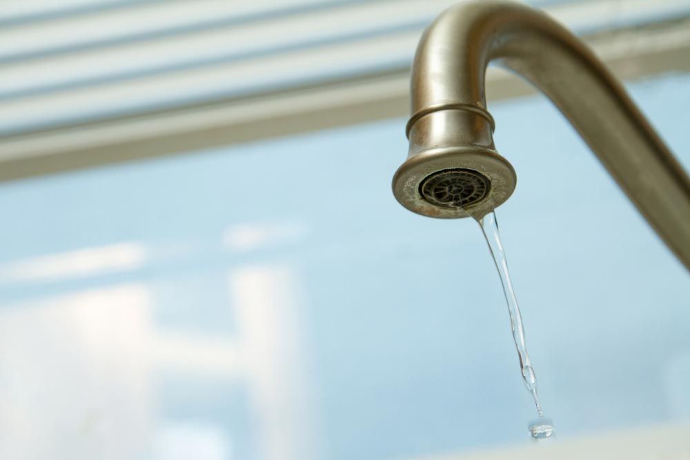 Water leaking from the faucet