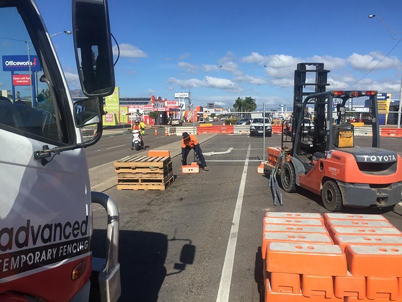 Advanced-Group-Temporary-Fencing-Crowd-Control-Festival-Fencing-Townsville-V8-Supercars-temporary-fencing
