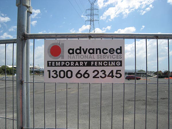 Advanced-Group-Temporary-Fencing-Crowd-Control-Festival-Fencing-Angled-race-barrier-4