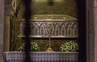 Tabernacles — Altar with Flowers in Metairie, LA