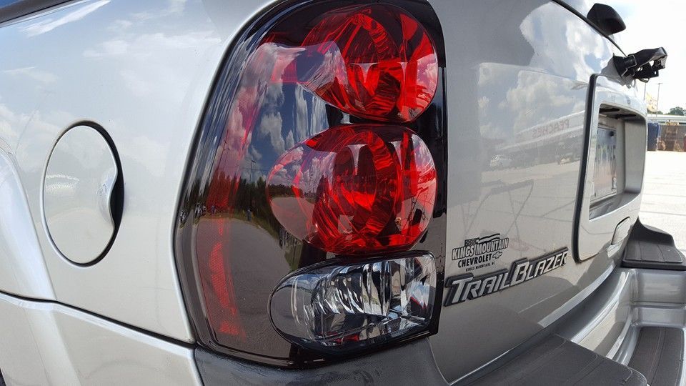 A close up of a chevrolet trailblazer 's tail light.