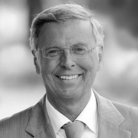 Dr. Julia Shaw Dr. Julia Shaw