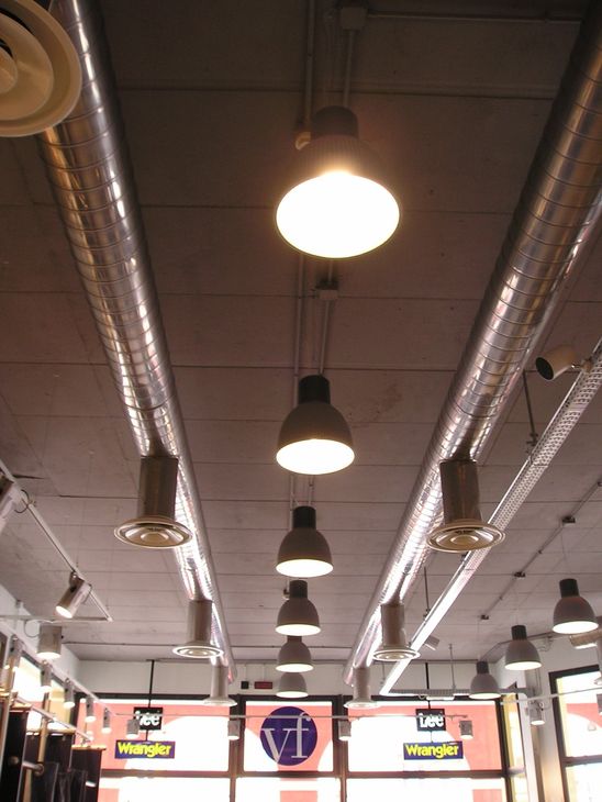 Luci sul soffitto impianto illuminotecnico