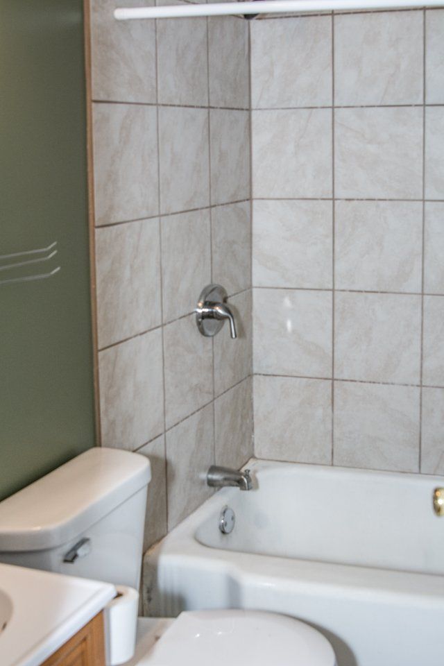 3517 Howard Bathroom