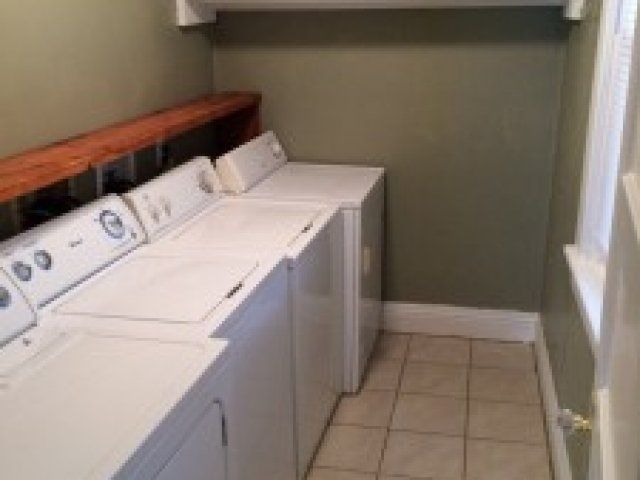 Laundry room in 3519 Jones St | DiBar Enterprises