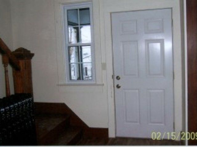 Interior of front door of 842 S 35 Ave | DiBar Enterprises