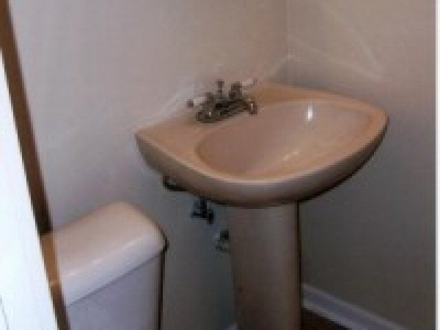 Bathroom in 842 S 35 Ave | DiBar Enterprises