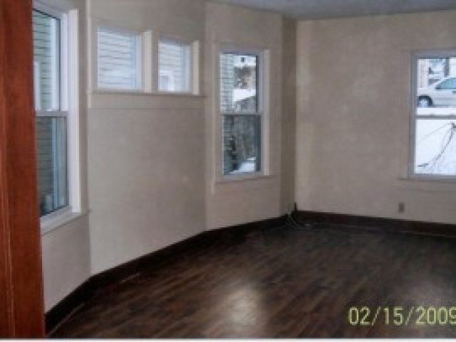 Living space in 842 S 35 Ave | DiBar Enterprises