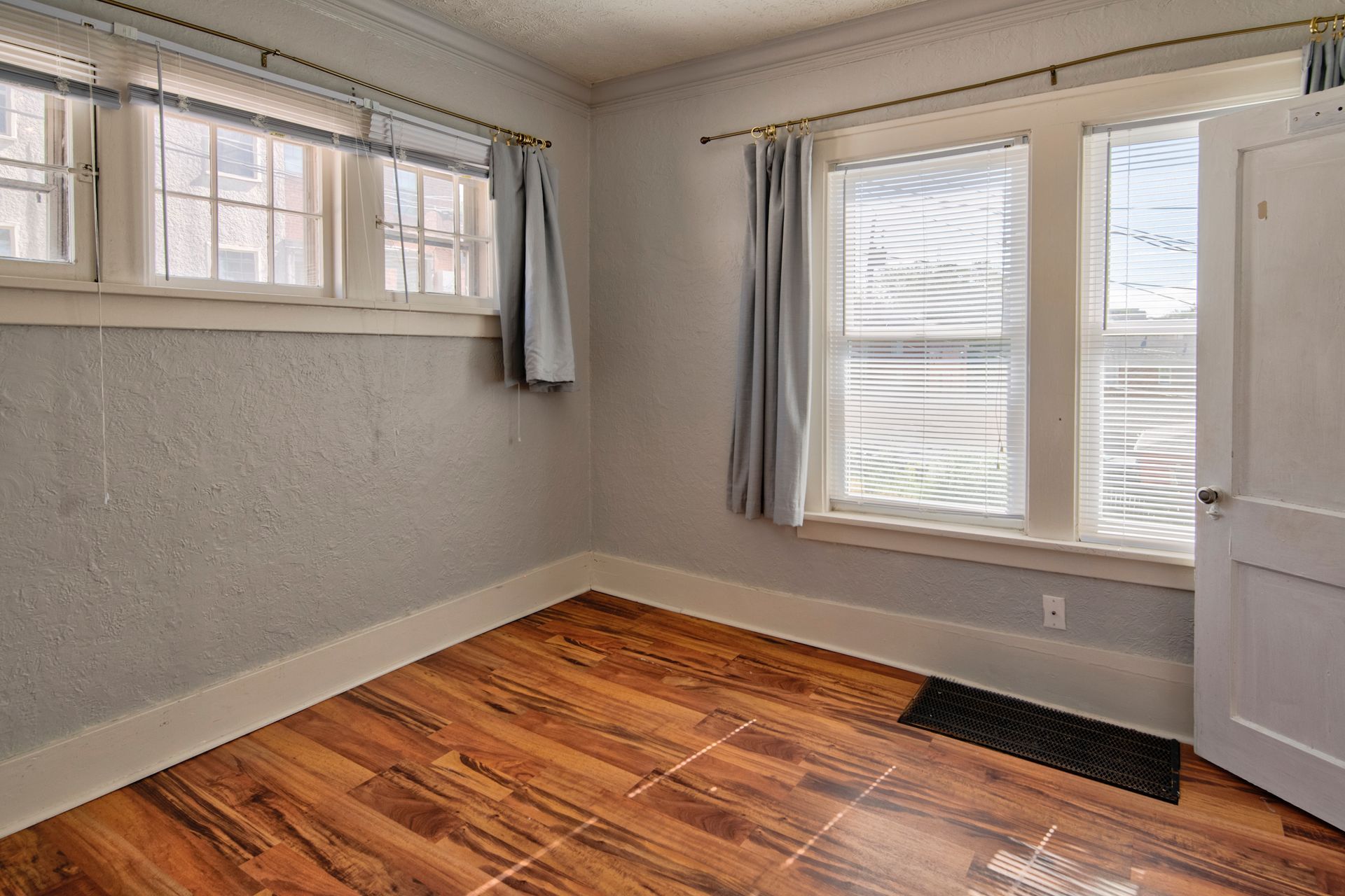 563 s 35th street bedroom