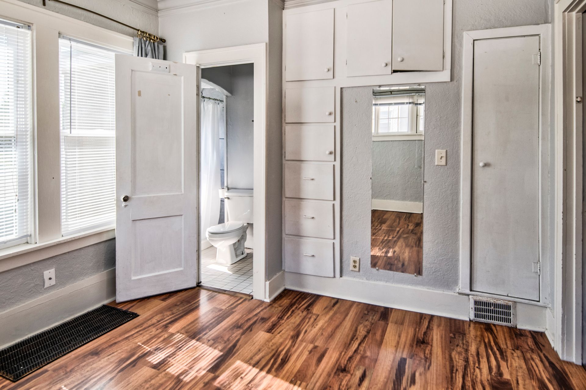 563 s 35th street bedroom