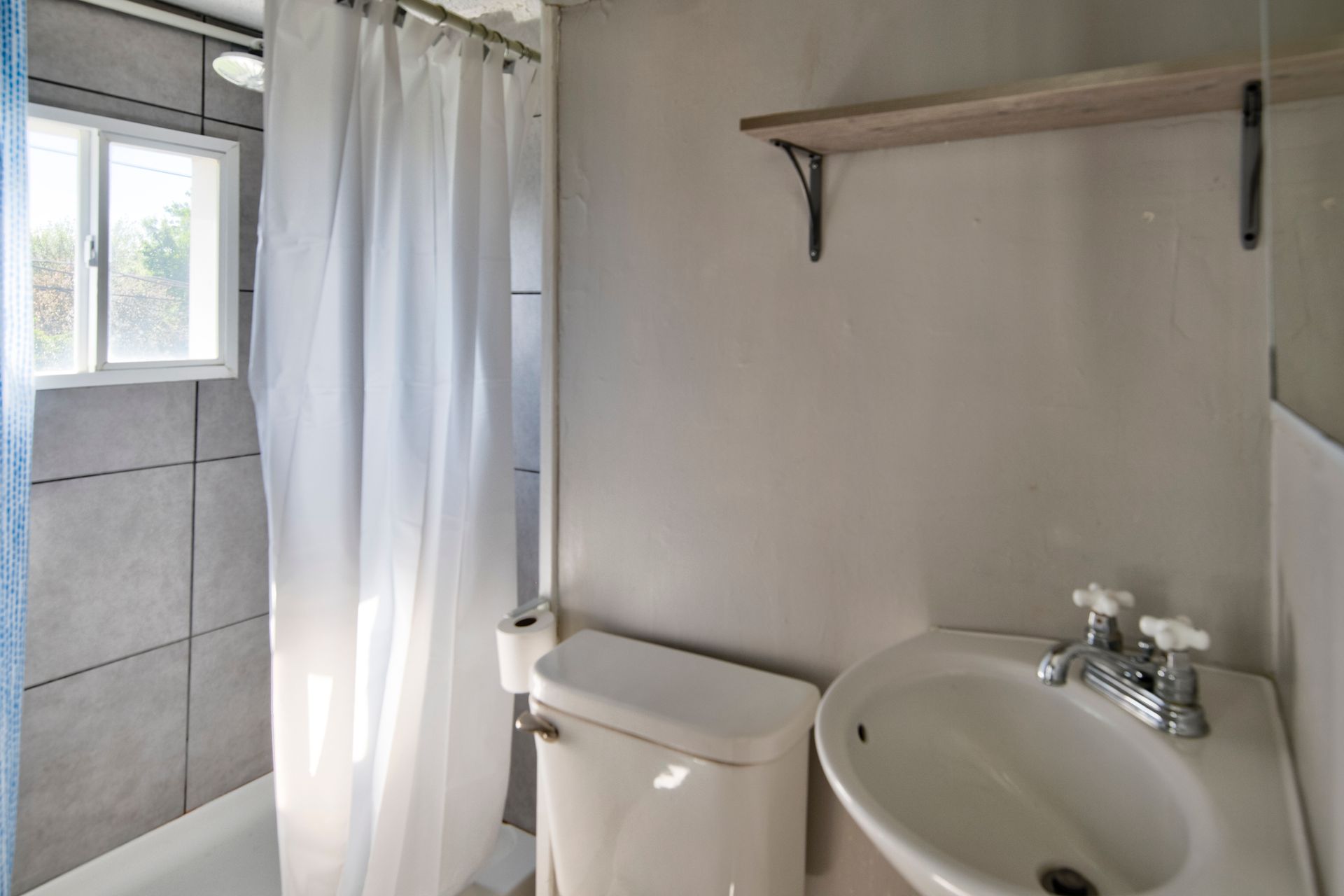 563 s 35th street bathroom