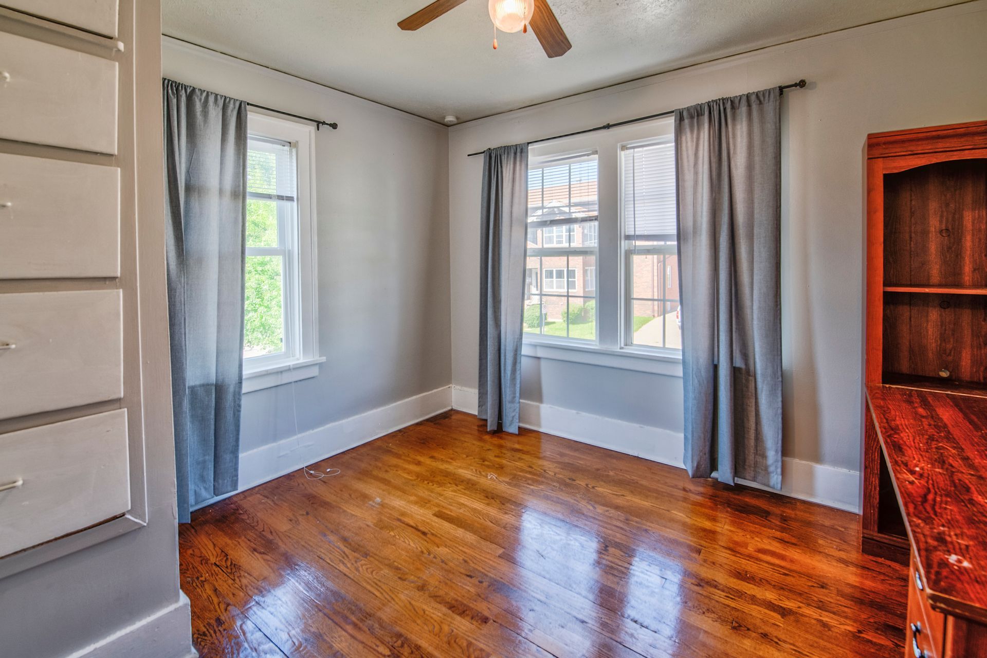 563 s 35th street bedroom