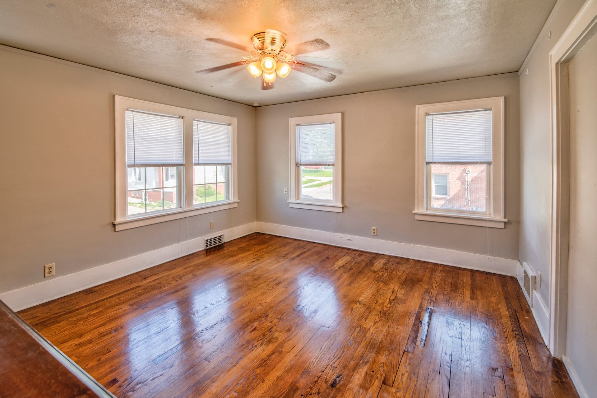 563 s 35th street bedroom