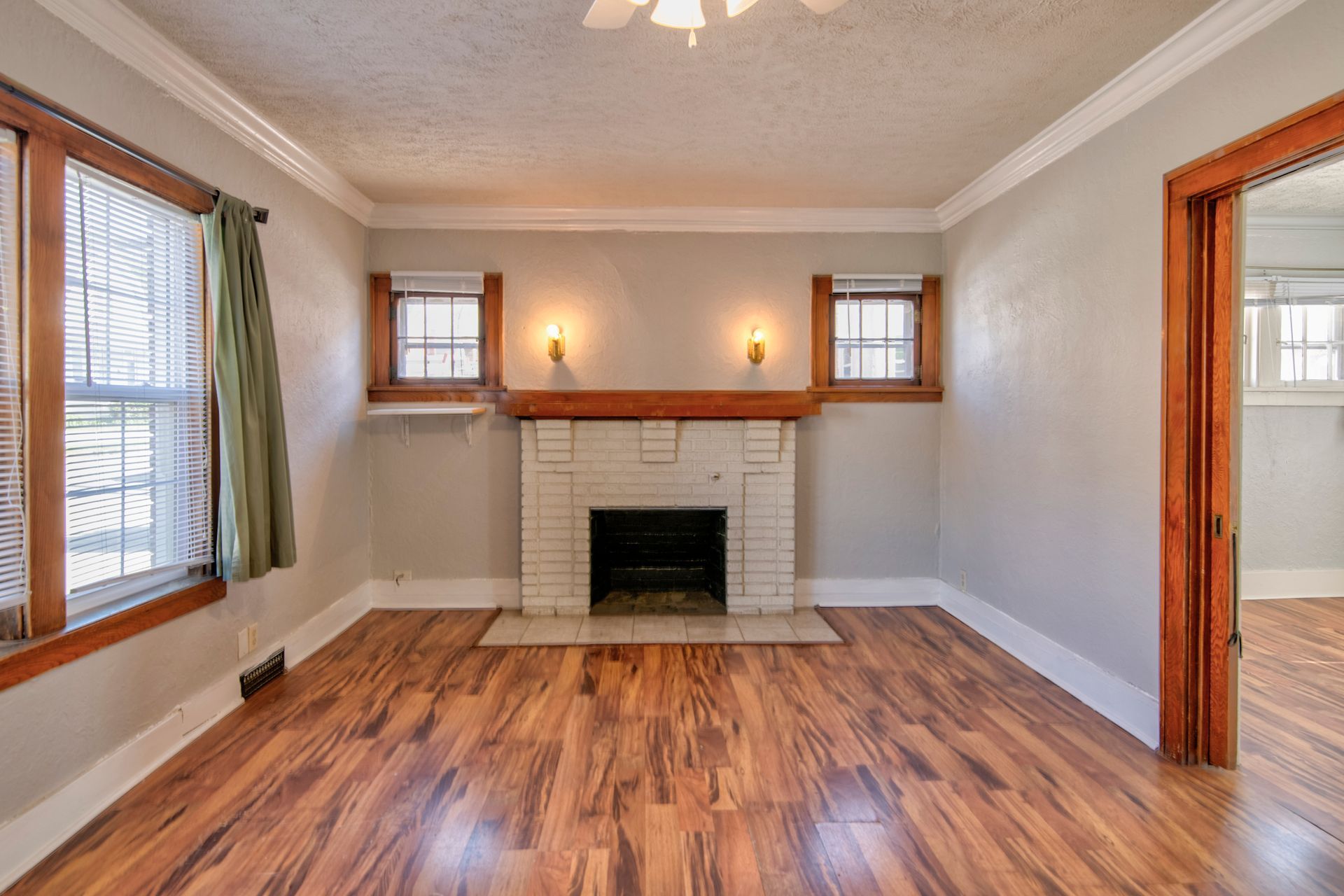 563 s 35th street living room
