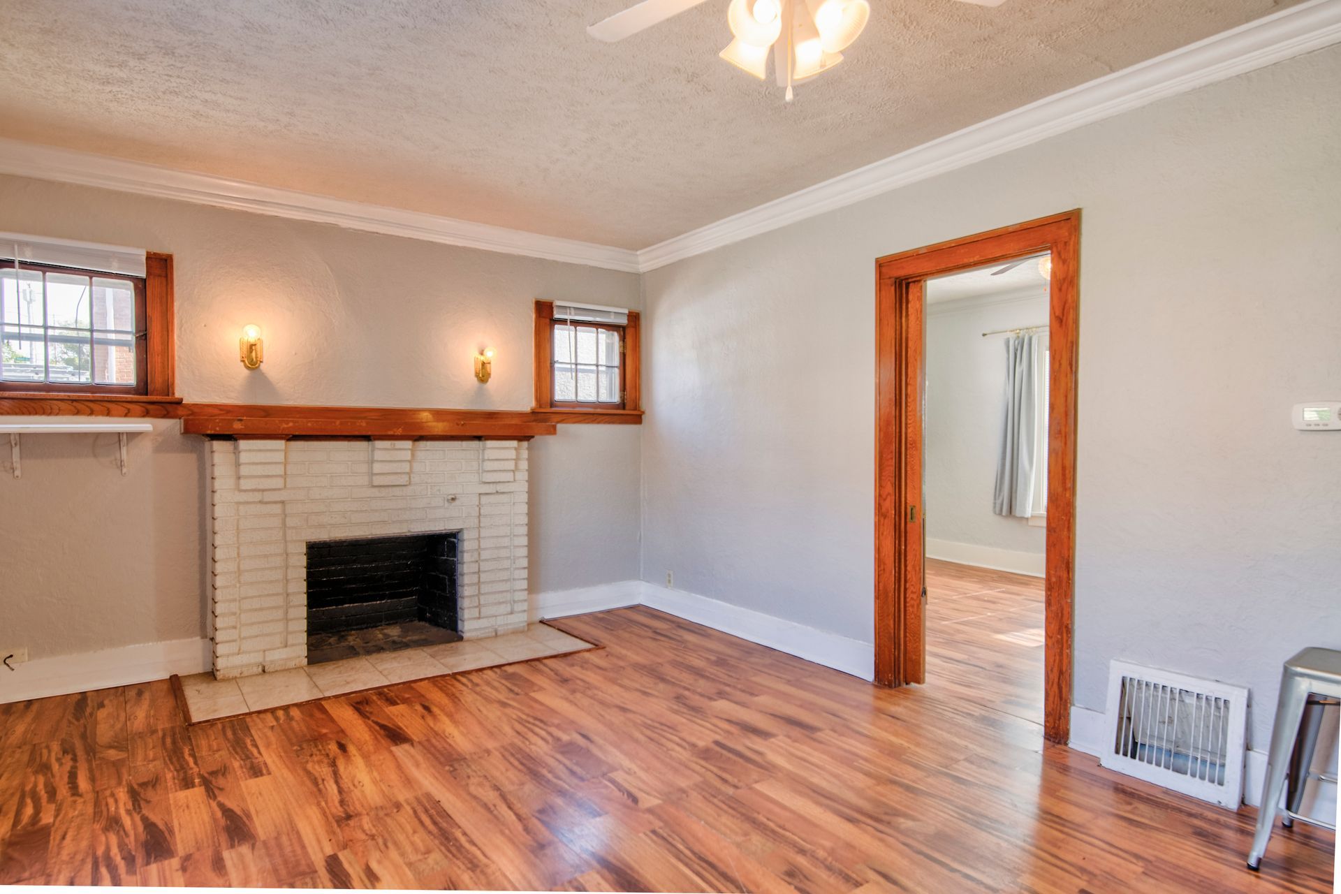563 s 35th street living room