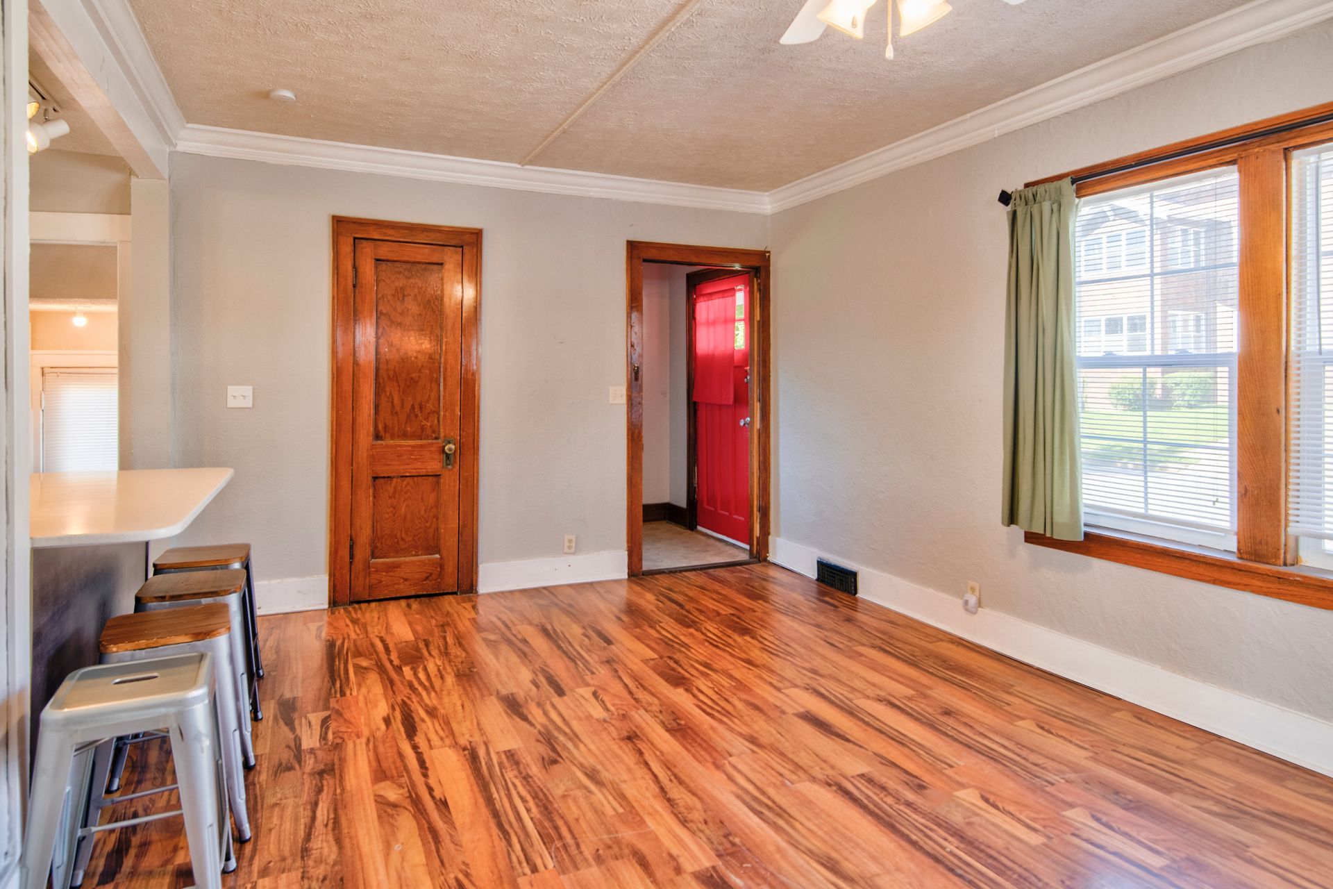 563 s 35th street living room