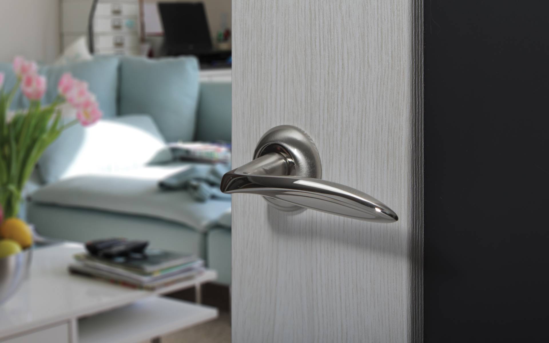 Vendita di serrature e maniglie per porte