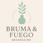 Logotipo: planta verde claro en jarrón con círculo dorado y texto “Bruma & Fuego Decoración” en gris sobre fondo crema.