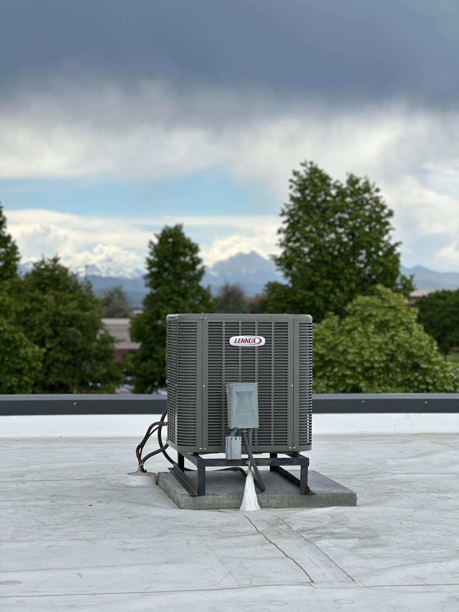 Groulx Mechanical - A large air conditioner is sitting on top of a roof.