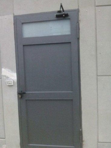 porta ignifuga grigia