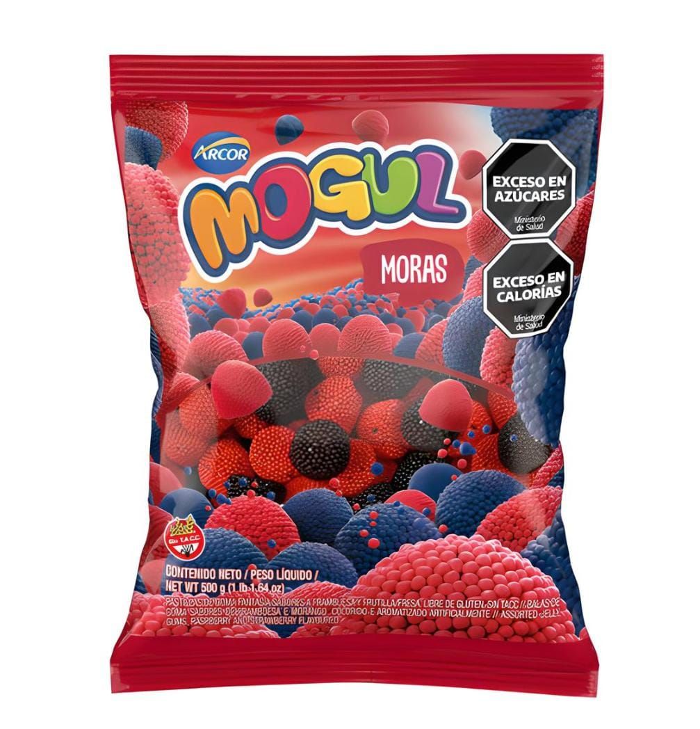 Una bolsa de caramelos Mogul Moras con un fondo blanco.