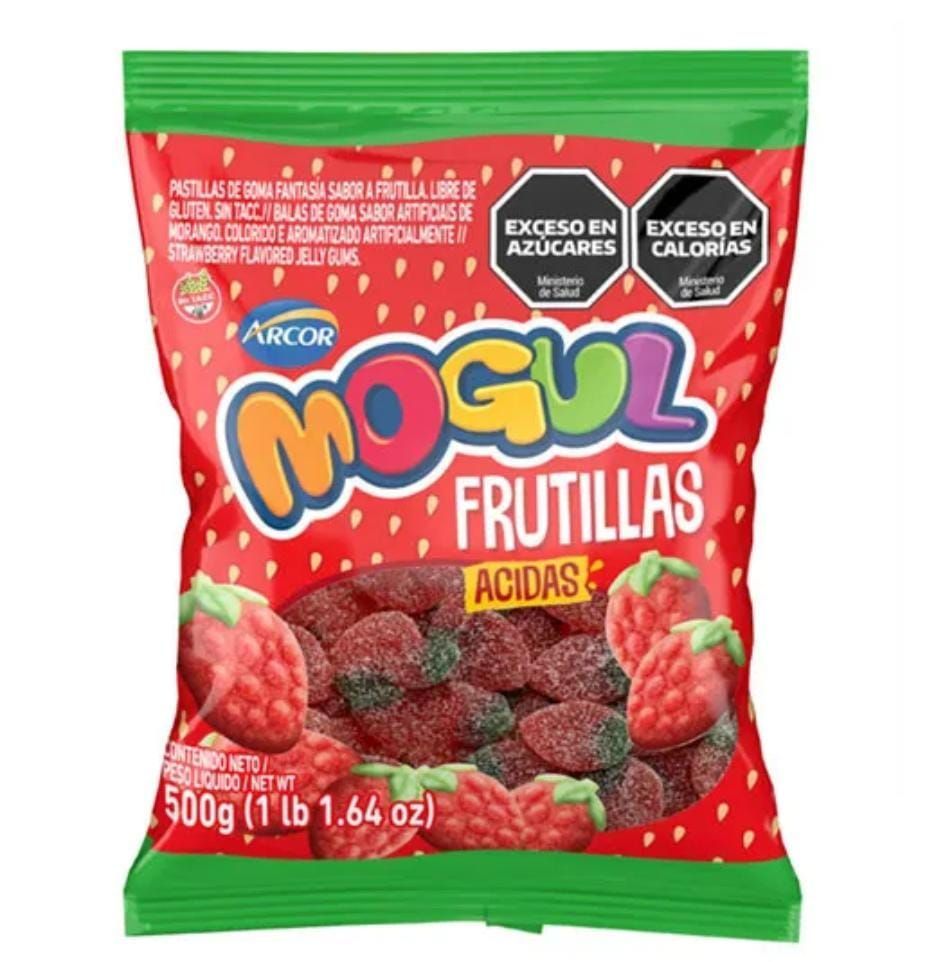 Una bolsa de dulces mogu Fruitillas con fresas.