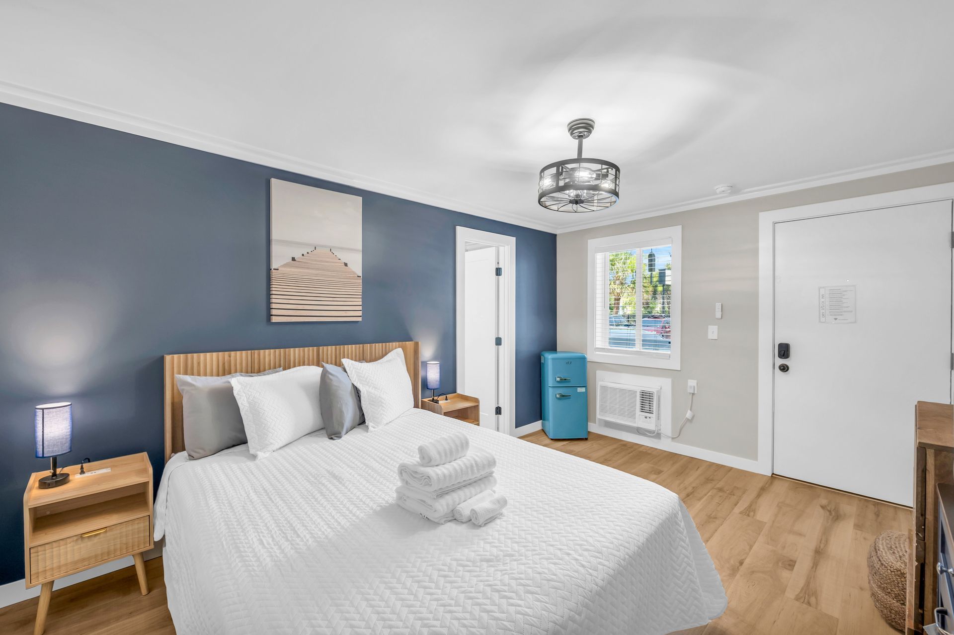 Hotel Rooms | Dry Dock Inn