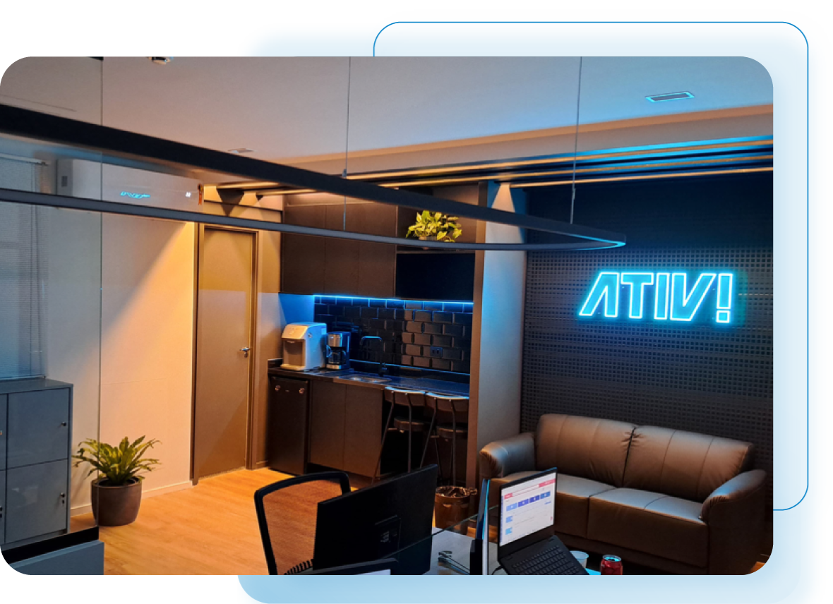 Interior de escritório com placa de neon 