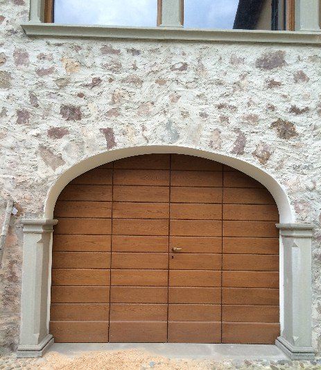 Portone in legno per esterni