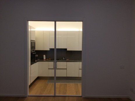 Porta scorrevole in vetro